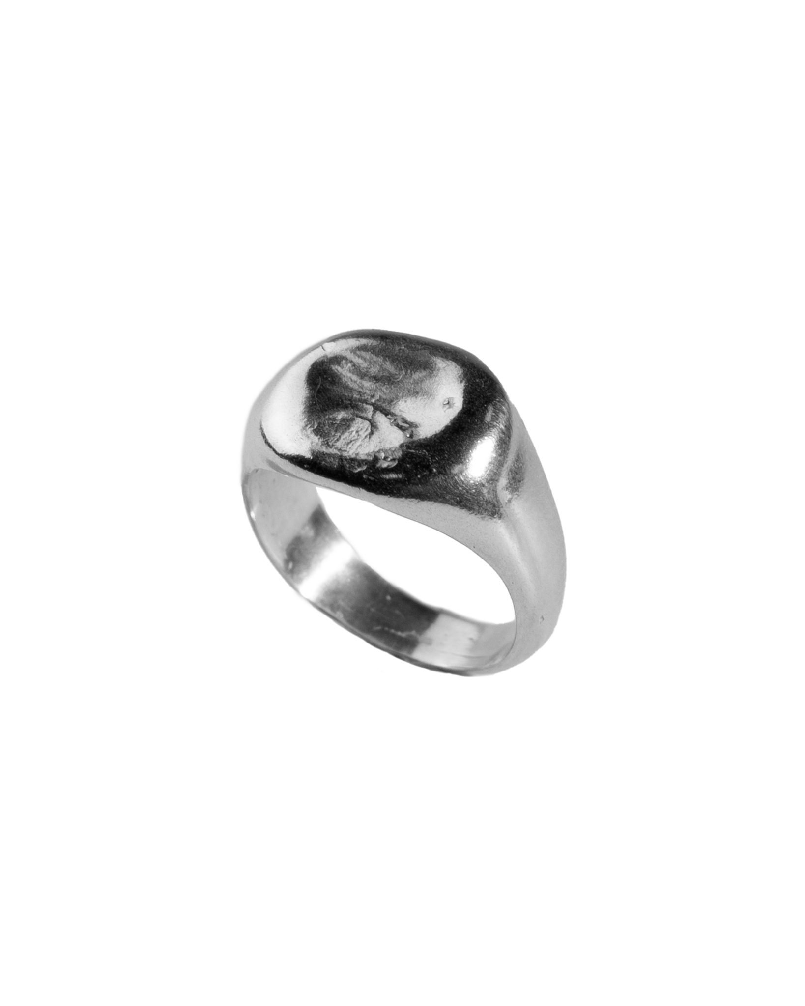 Anillo sello Melted Signet O, hecho a mano con plata de ley en Valencia
