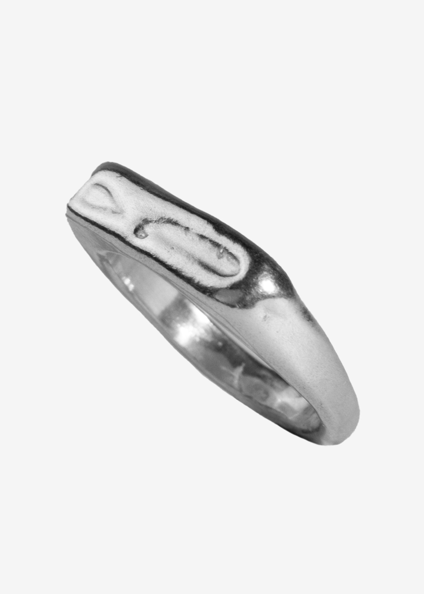 Anillo sello de plata Melted Signet I, hecho a mano en Valencia