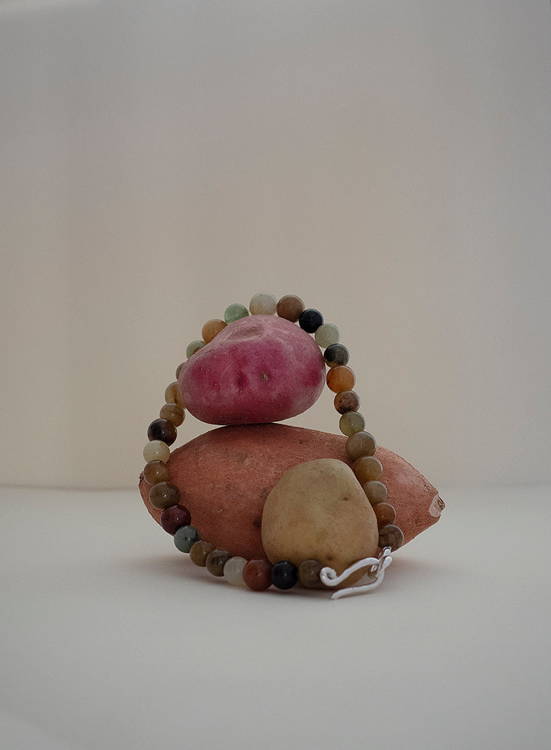 Collar con piedras naturales, hecho a mano en Valencia