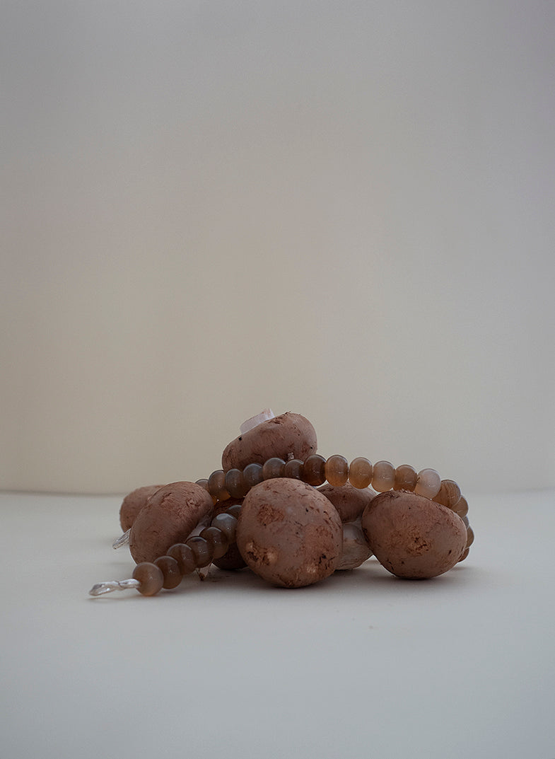 Collar con piedras naturales, hecho a mano en Valencia