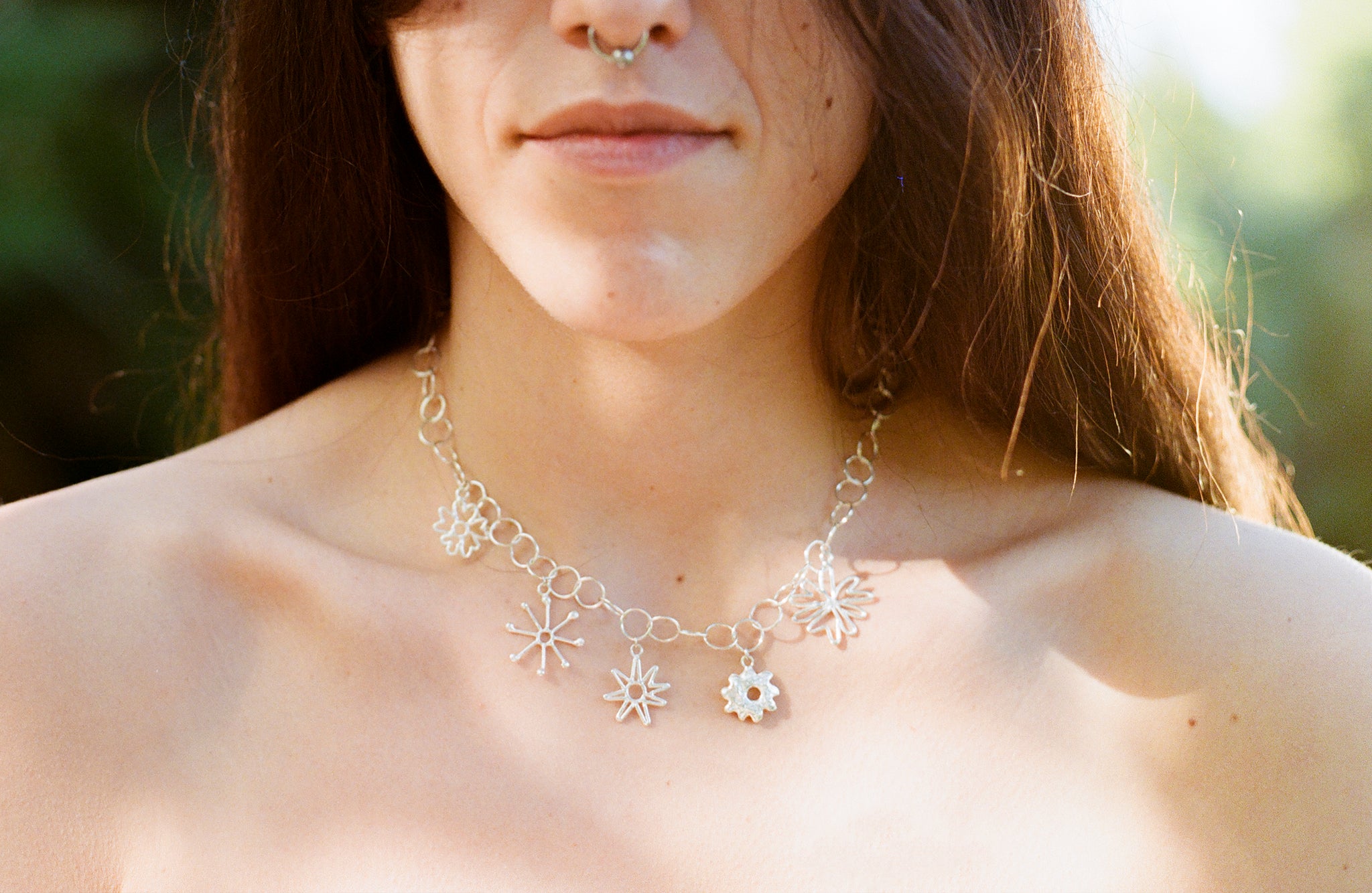 Collar de flores Ramo, hecho a mano en Valencia con plata de ley