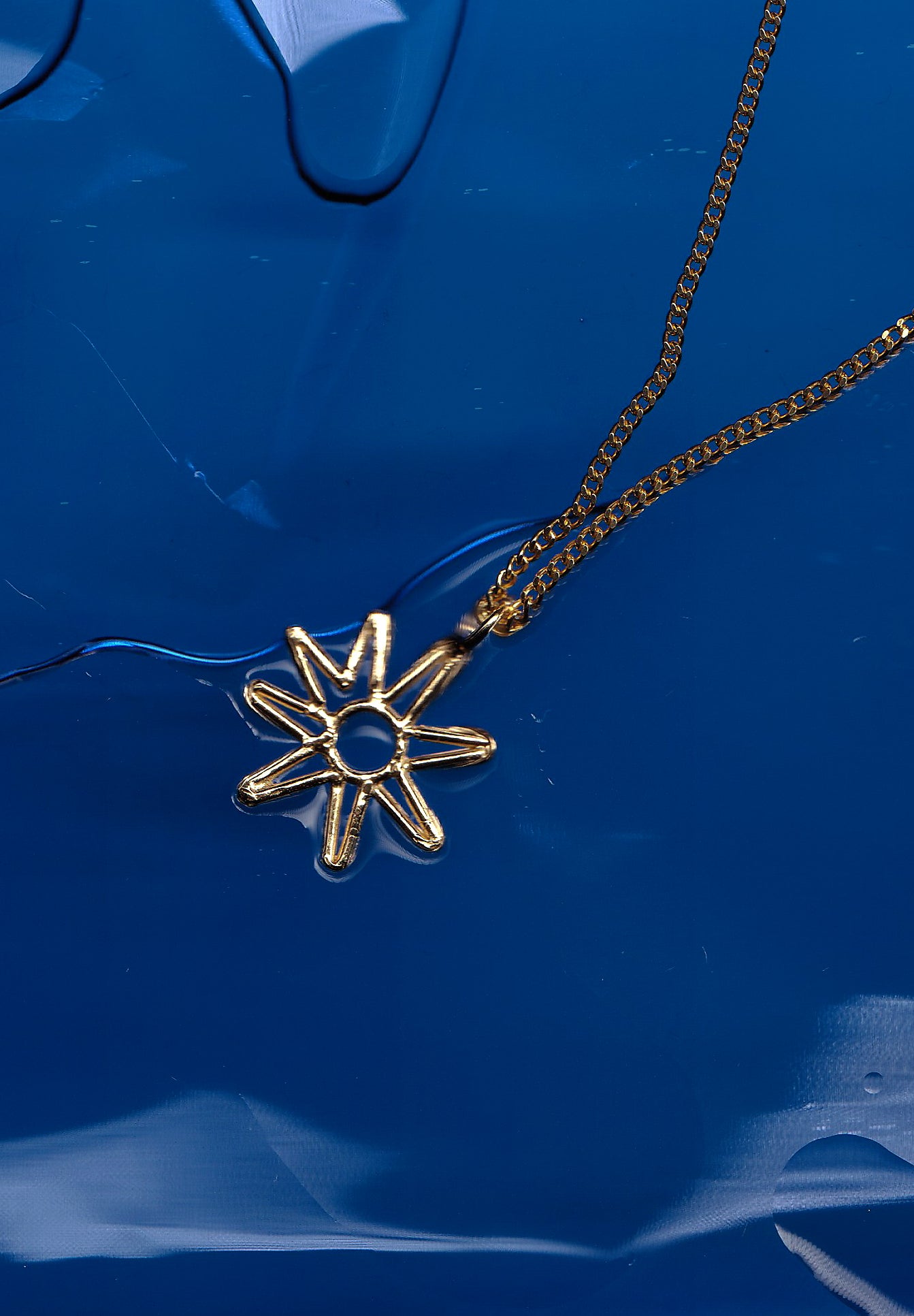 Collar dorado Azu, hecho a mano en Valencia