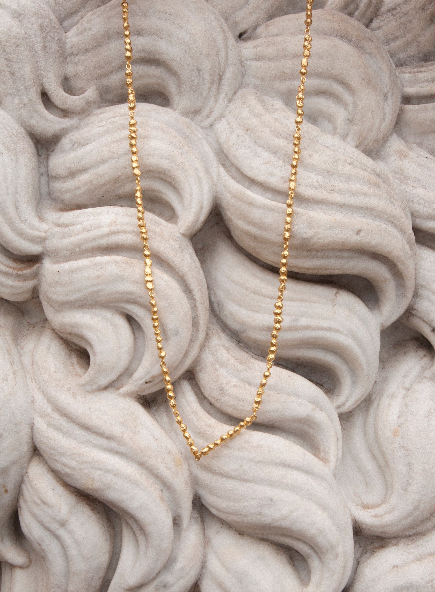 Collar dorado Helena, hecho a mano en Valencia