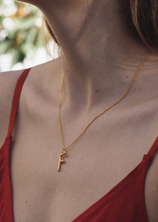 Collar con iniciales Las Letras, hecho con plata de ley en Valencia
